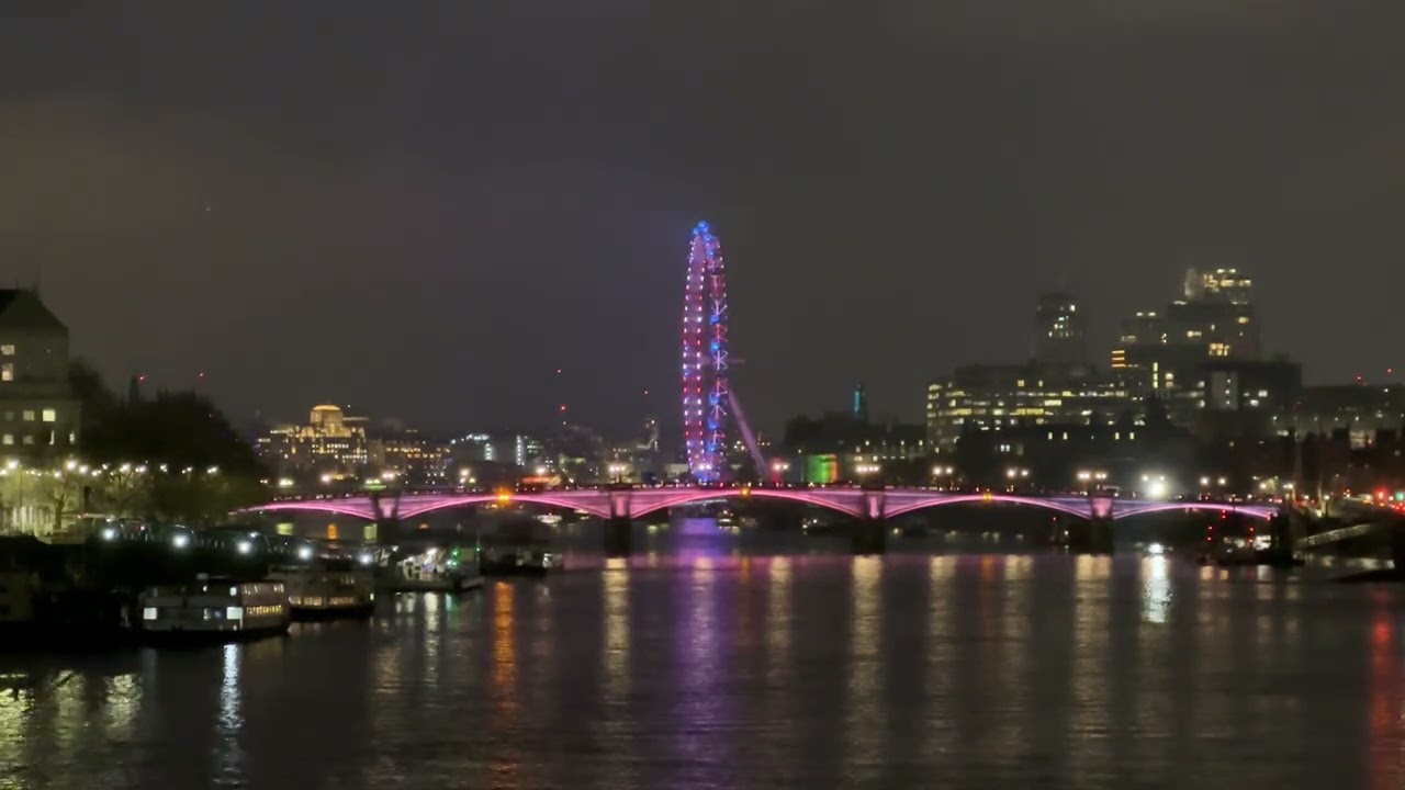 Final 2025 Lights Reflecting on the Thames 🌊✨Lameth Bridge is glowing!