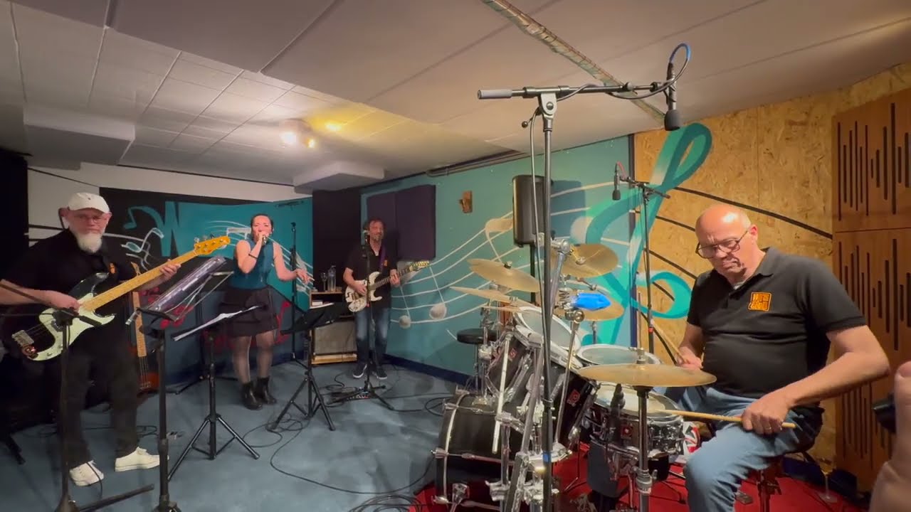 Walking on the moon - Police cover - Les HiTs So GoOd