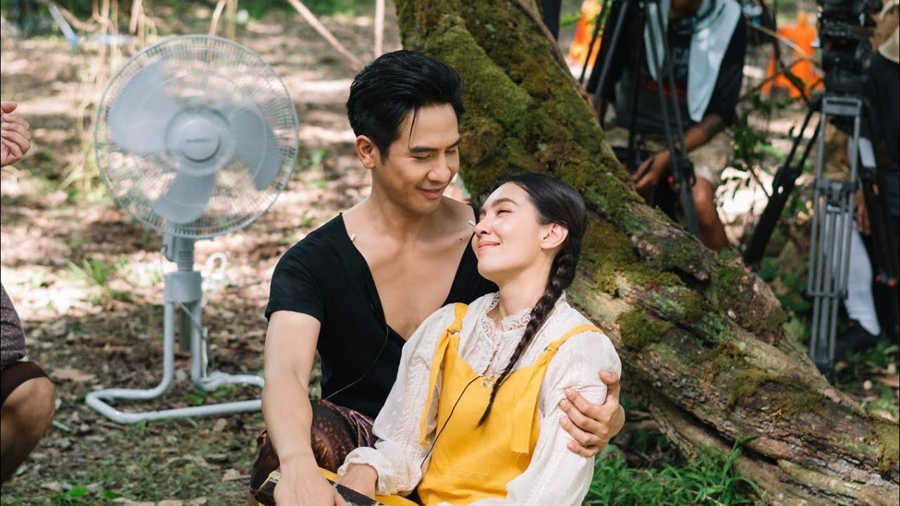 เบื้องหลัง
