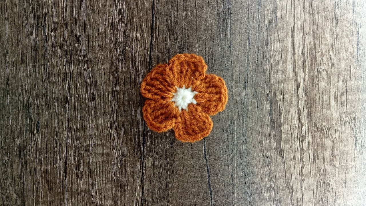 SIMPLE (2 MINUTES) FLOWER CROCHET TUTORIAL. 