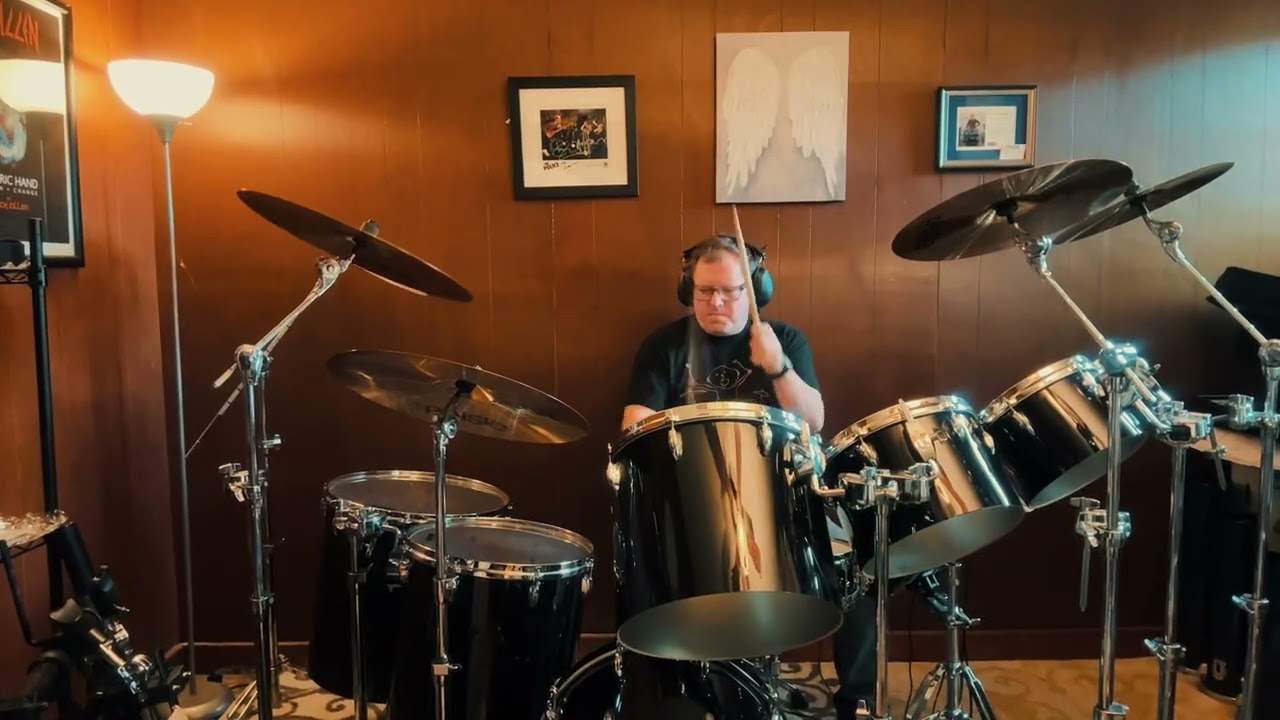 Phil Collins “Golden Slumbers /  Carry the weight” #philcollins #thebeatles #drummingacademy 