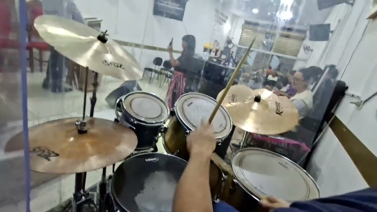 Eu me Rendo, Renascer Praise - Tocando no Culto #drumscam