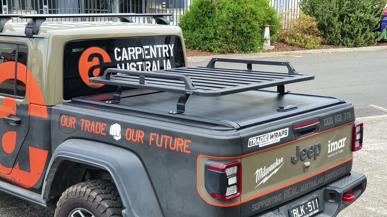 Jeep GLADIATOR with BODYLINE Roller Cover, Tub Locker & RCR Platform