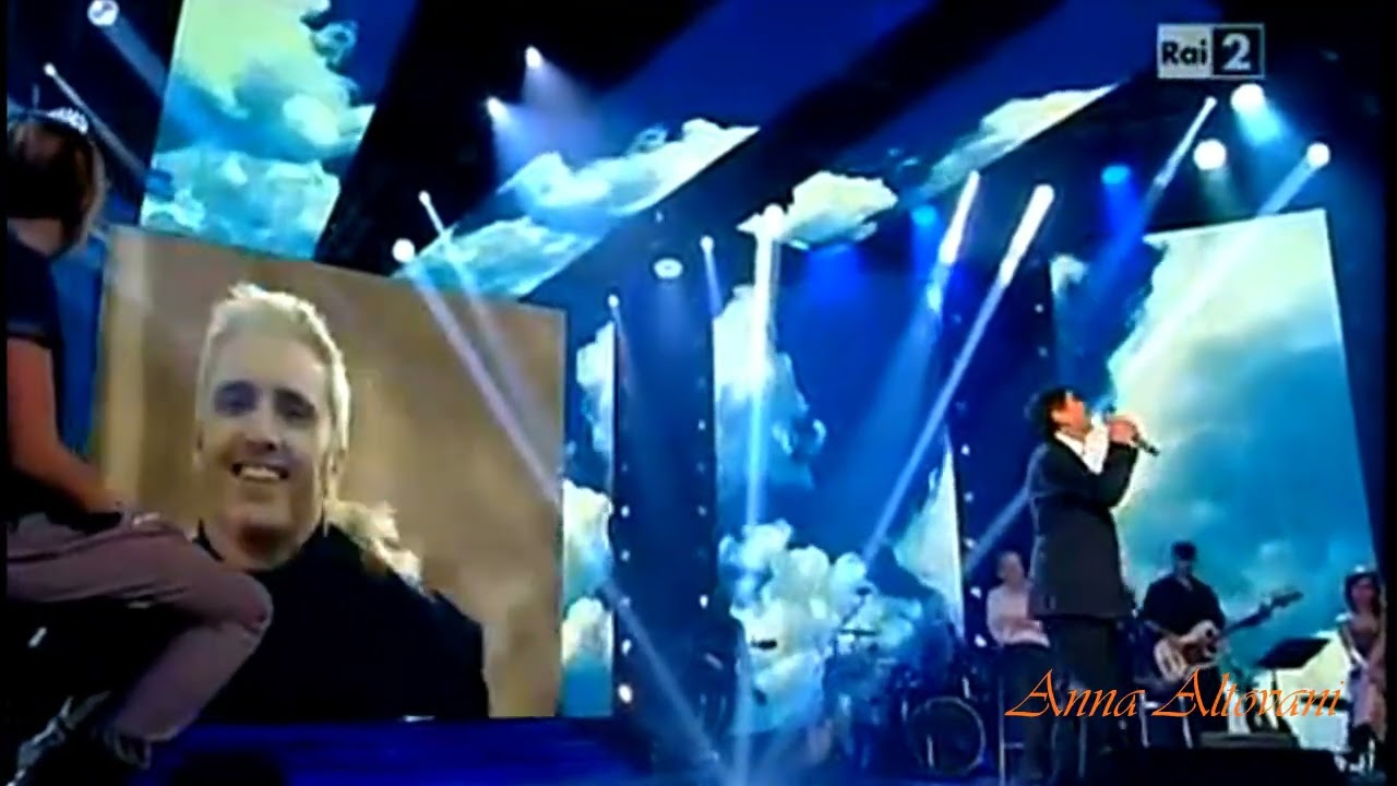 GIANNI Morandi 🌹🎸🌷 Rinascimento   DUE 2 maggio 2011💜 LIVE