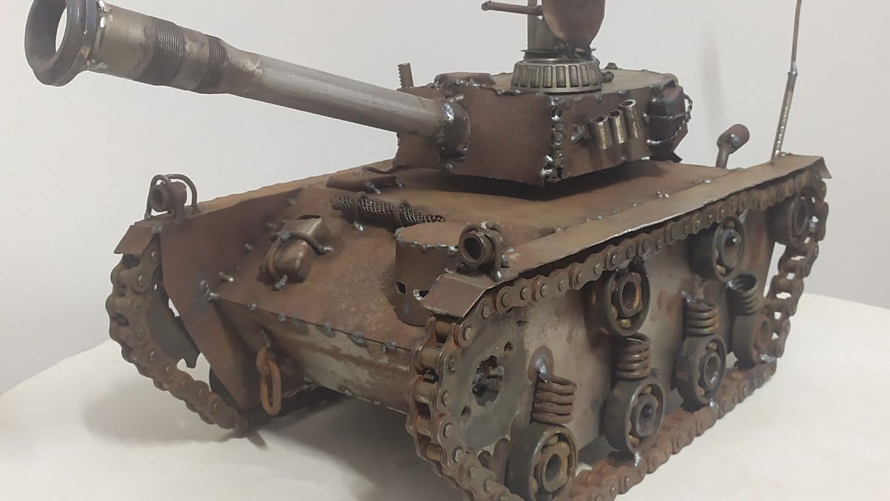 Tanque de guerra feito de sucata de ferro (Tanques y blindados)