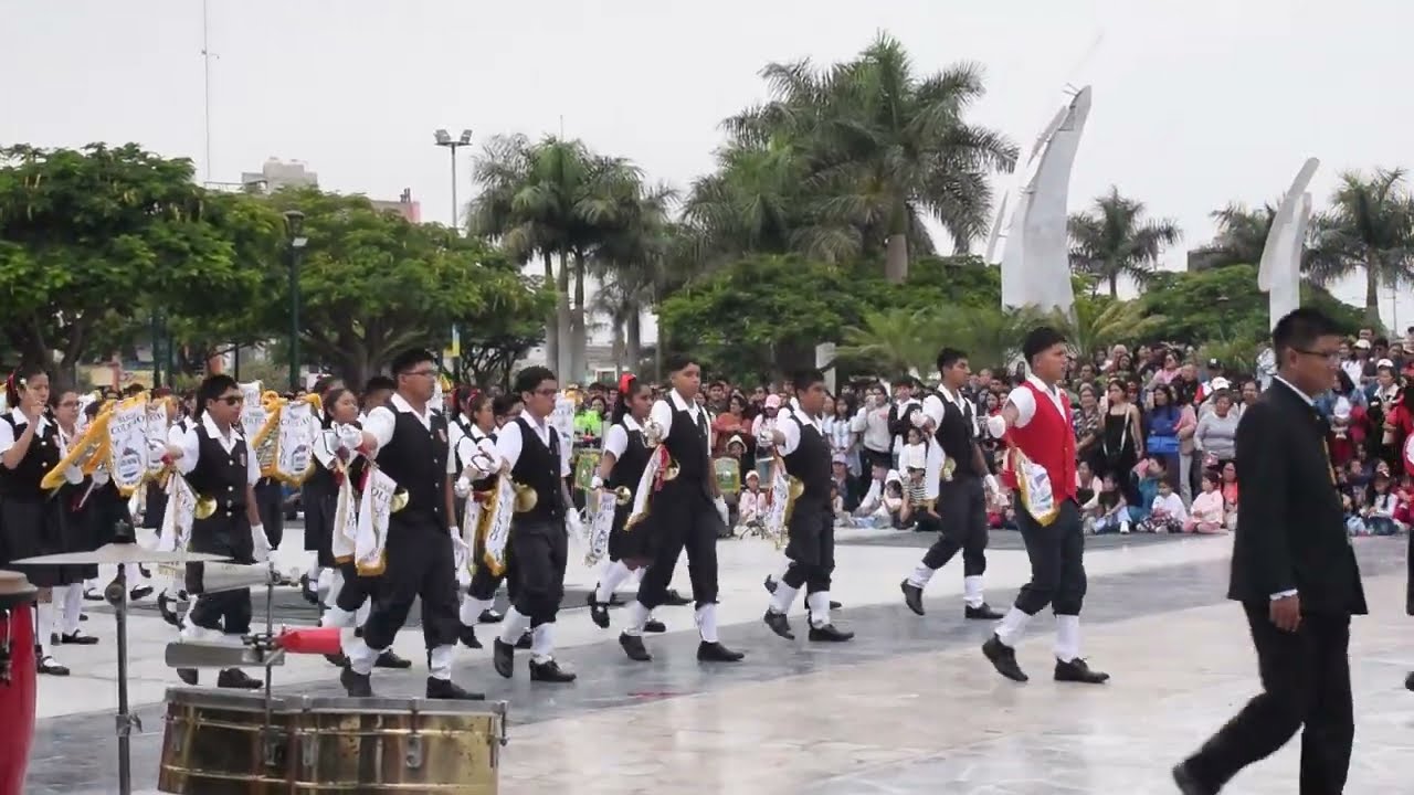 BANDA RITMICA DE ALUMNOS DE LA IEP MUNDO MEJOR / CHIMBOTE - 26 MAY 2024 (30 ANIV. NUEVO CHIMBOTE)
