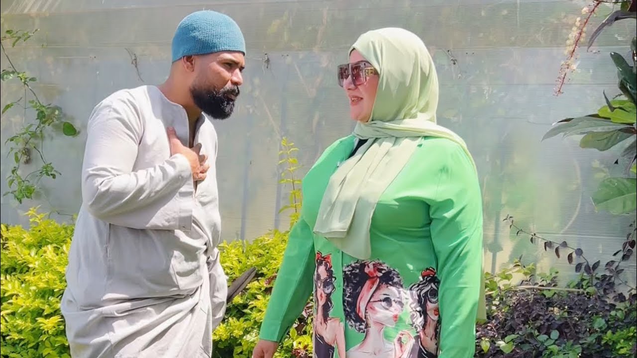 الجناينى بيقول لصاحبة الڤيلا ان مراته مش عايزه تخلف وطلع فى الاخر متجوز عليها