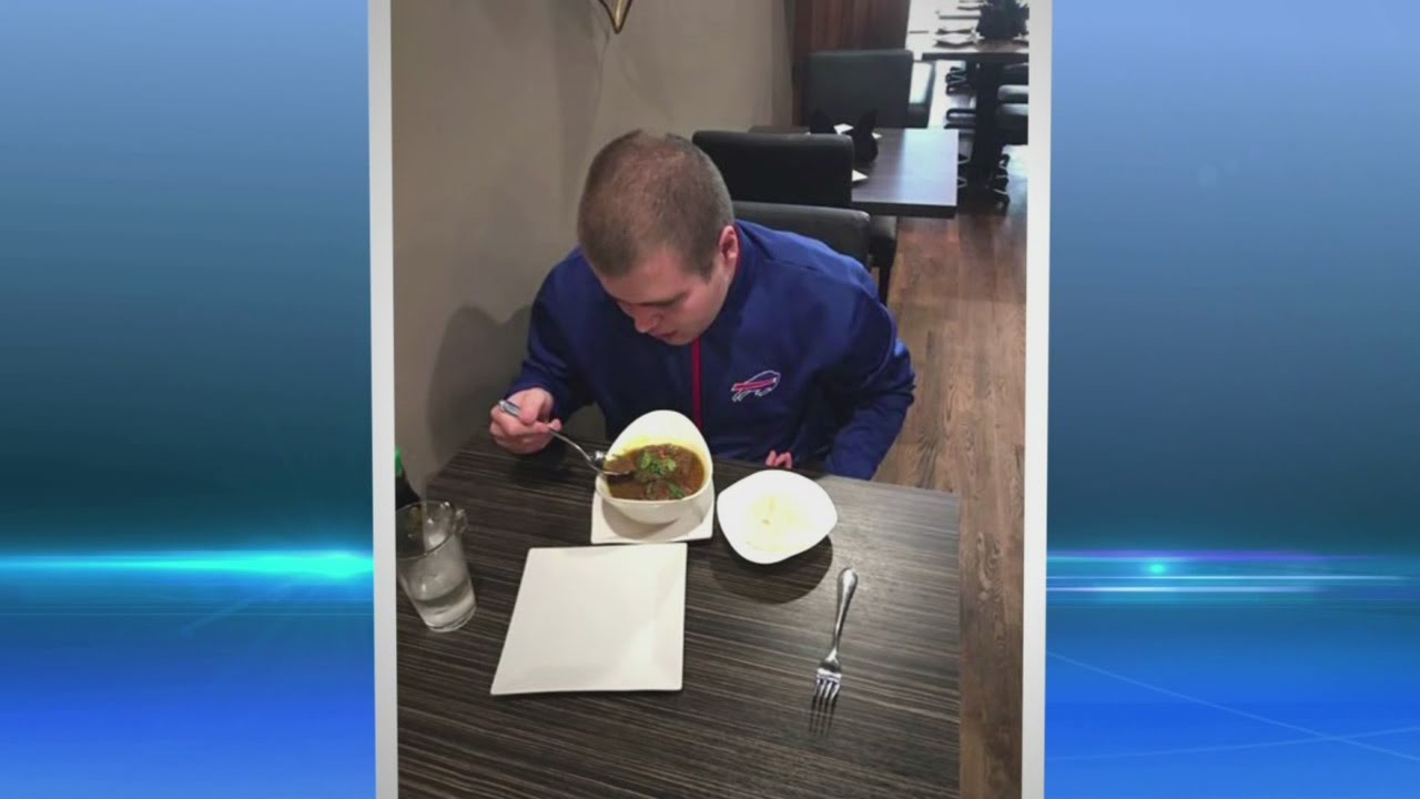 Williamsville restaurant staff show 