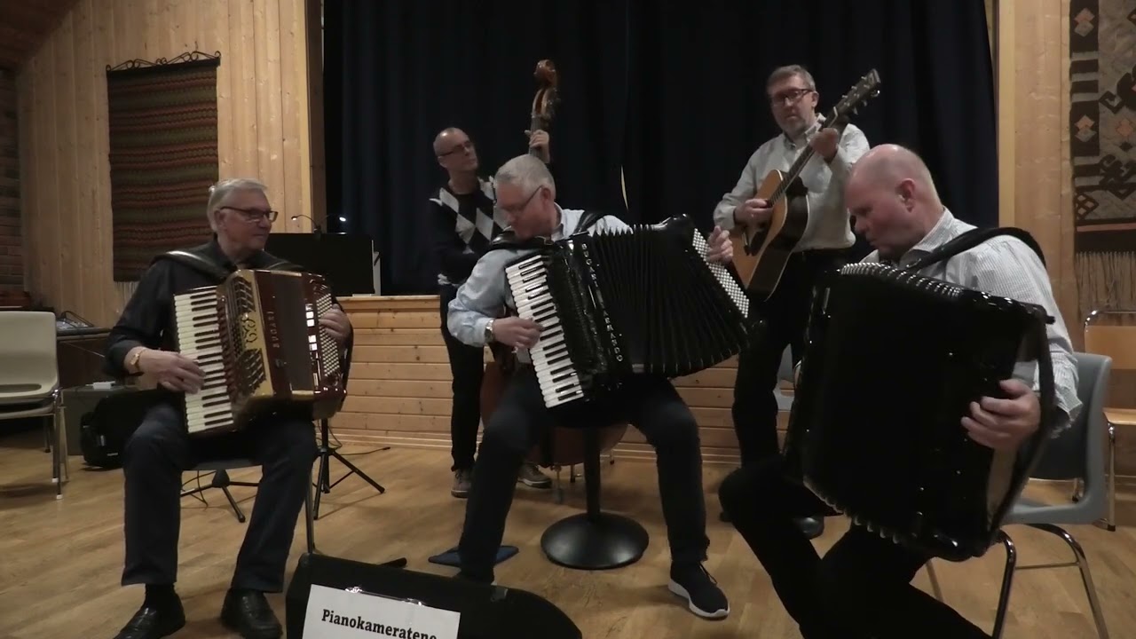 Og lauvet var gyllent - Pianokameratene