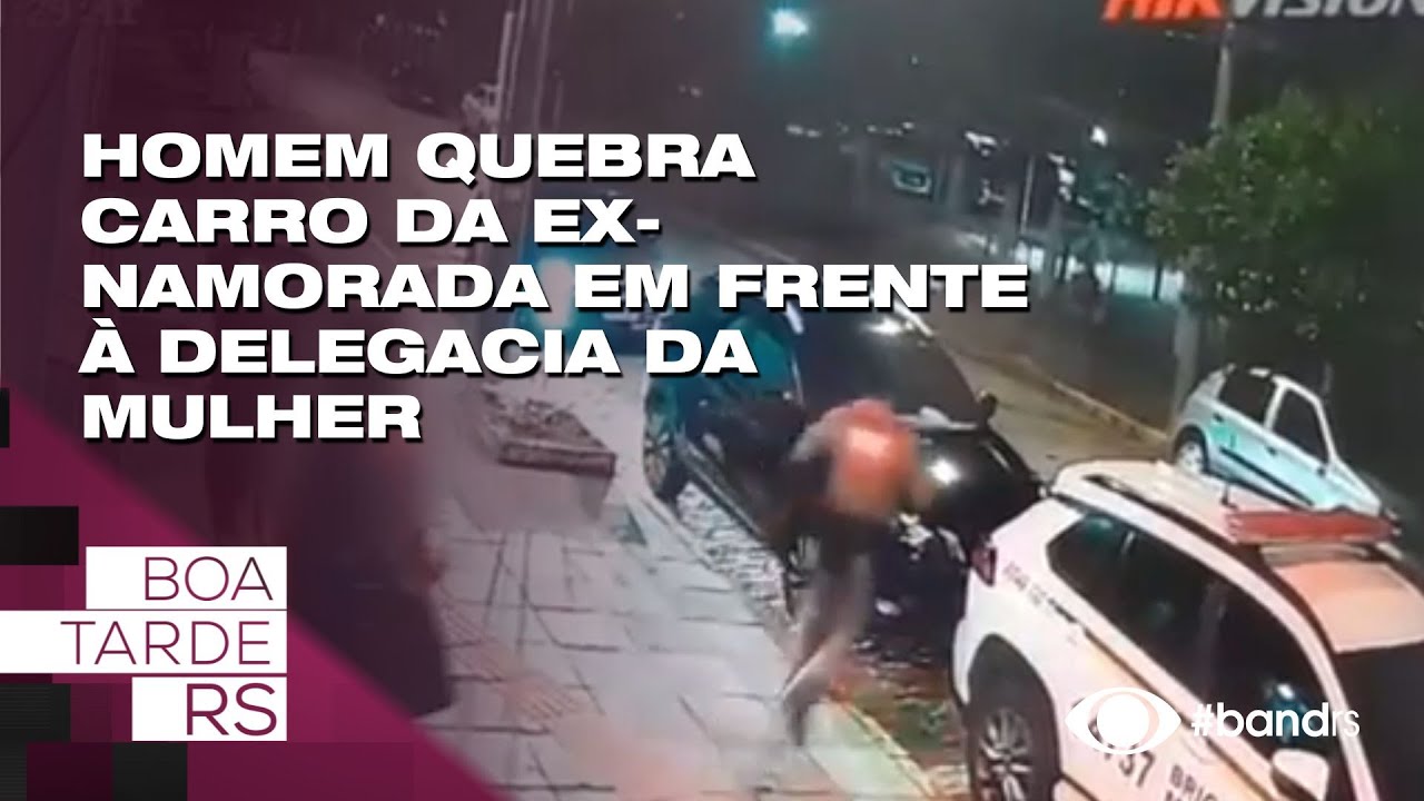 Homem quebra carro da ex-namorada em frente à delegacia da mulher