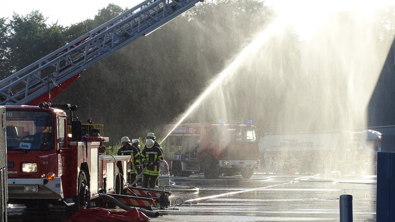 [F_LKW und VU in Waschanlage] #Großalarm in Riemsloh//Ratsübung der Freiwilligen Feuerwehr #Riemsloh