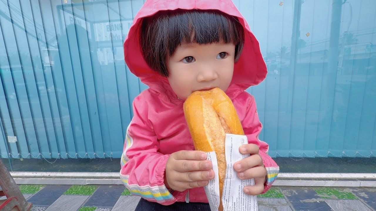 Về Việt Nam 3 Na hoà nhập rất nhanh, bà Ngoại là mứt mà ngay ngày mưa nên cực quá chừng