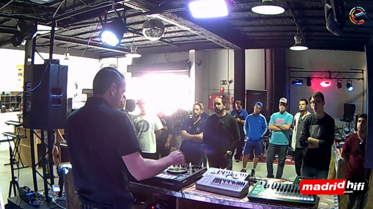 Evento Roland Dj 808 y AIRA
