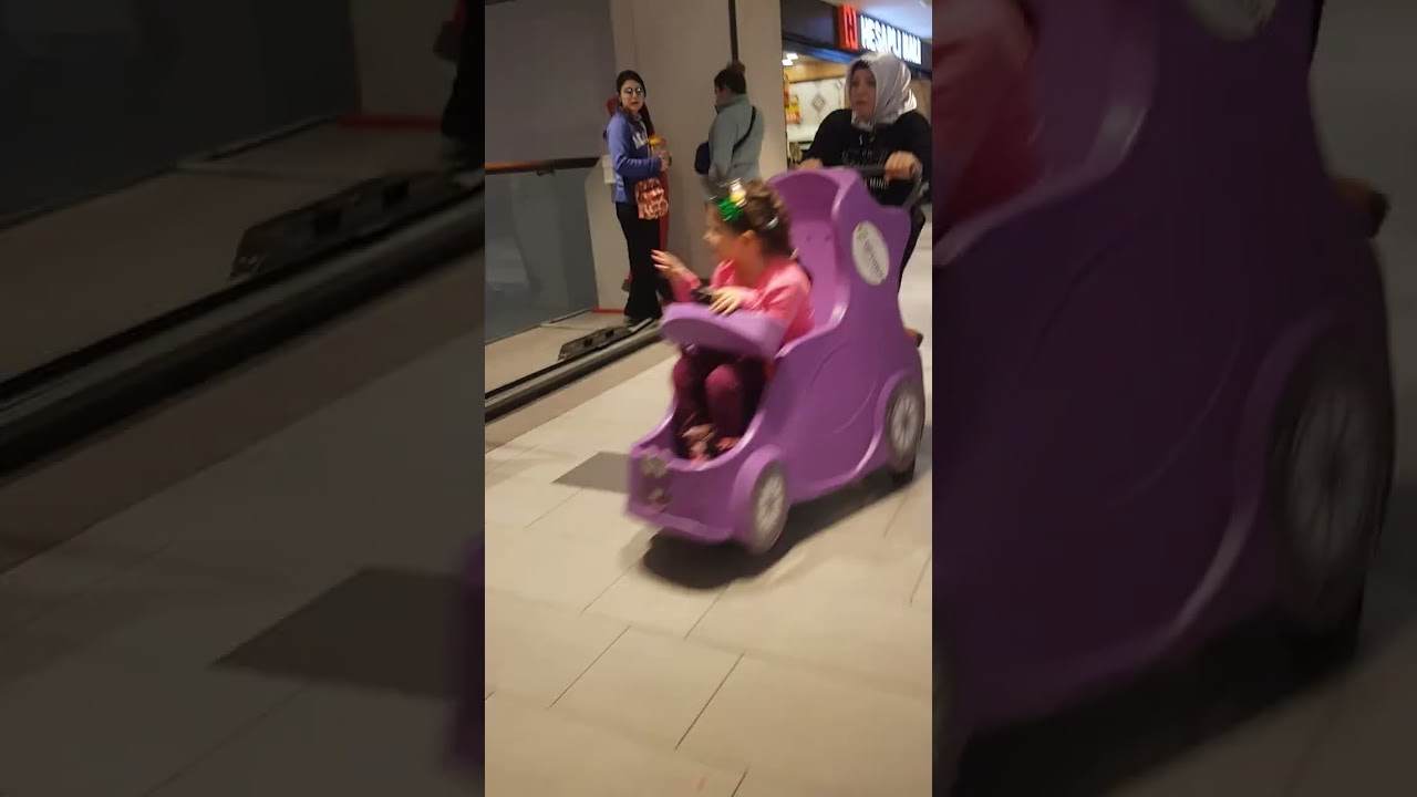İstanbul Optimum Outlet AVM -4 C Otopark Turuncu Otopark İç Kapılı Asansör 1 Ocak 2023