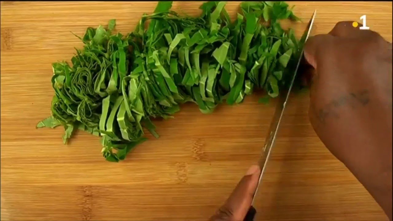Jeunes feuilles d'arbre à pain au lait de coco