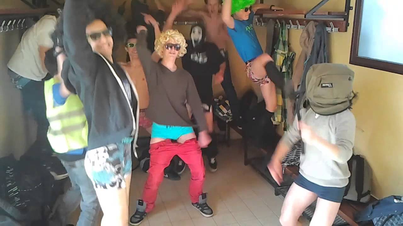 Harlem Shake dans les vestiaires (2PLTU Ugine 73)