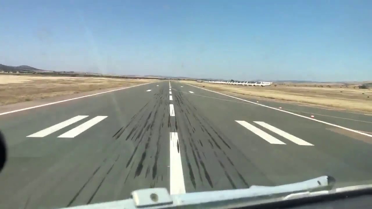 Aterrizaje del primer avi&oacute;n de Iberia que llega a Ciudad Real, donde aparcar&aacute; 13 naves. @Fjlopezm