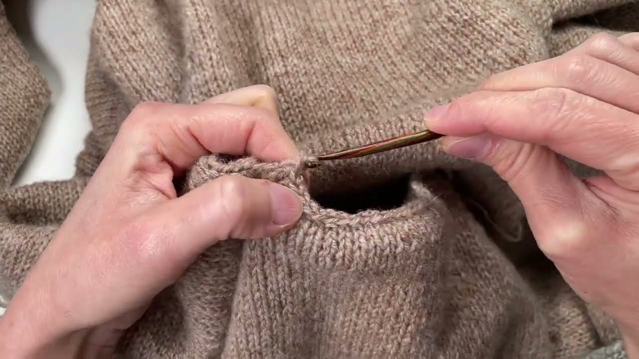 Pocket - trim and finishing / Stickad ficka - virkad kant