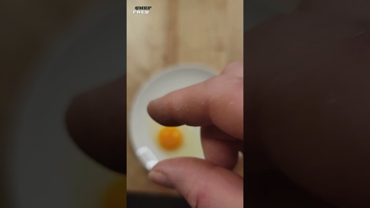 Never Waste Another Eggyolk!😀 #shorts #lifehacks #eggs #yolk @BayashiTV_