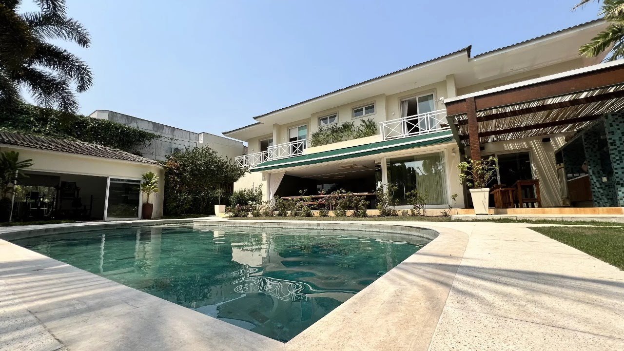 Mans&atilde;o de Alto Padr&atilde;o no Condom&iacute;nio Malibu &ndash; Barra da Tijuca