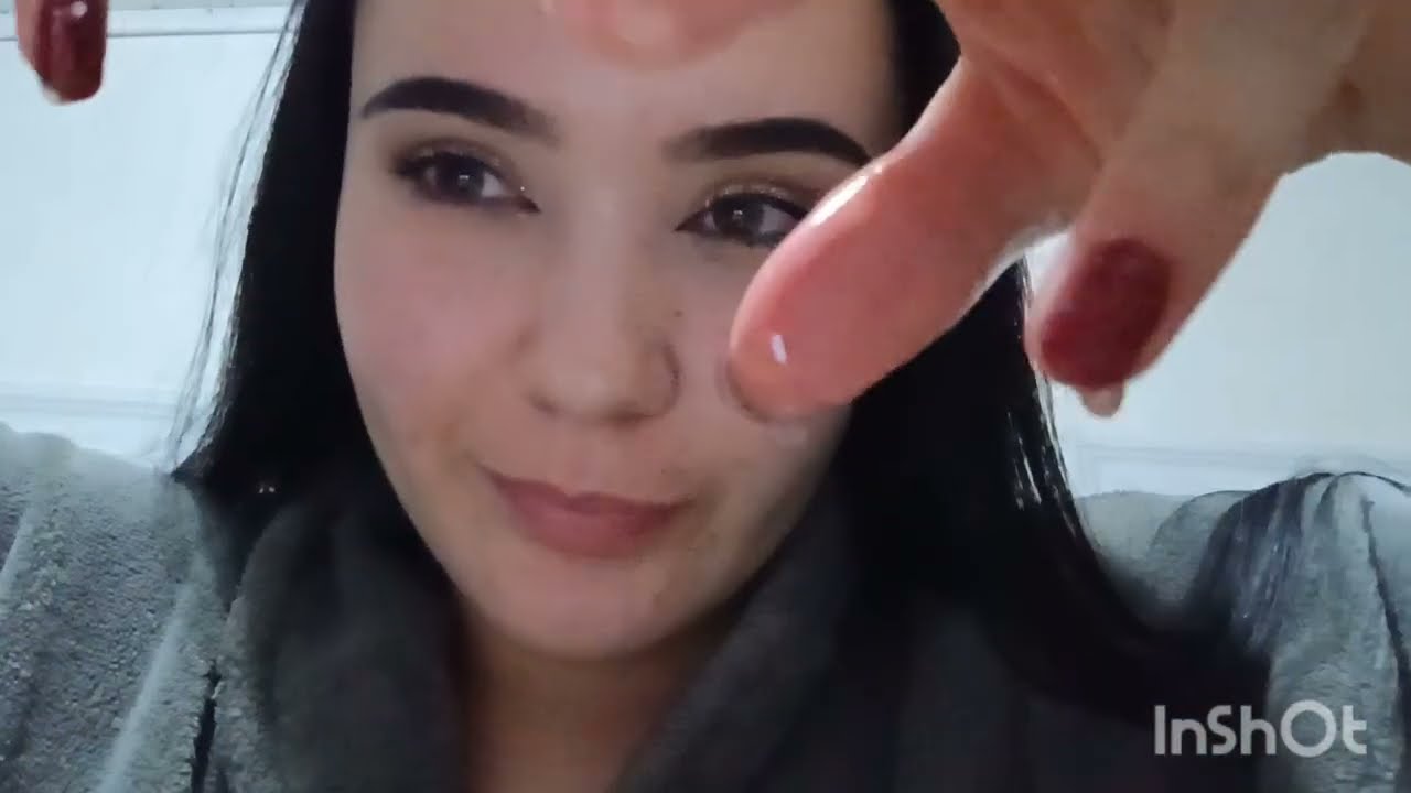 ASMR caseiro( meio triste) lavando seu cabelinho💦 Sons de boca tappings e água 💦😘