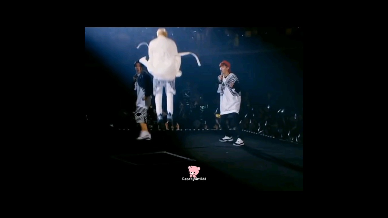 #EXO Baekhyun and Chanyeol were shocked by Tao's sudden appearance