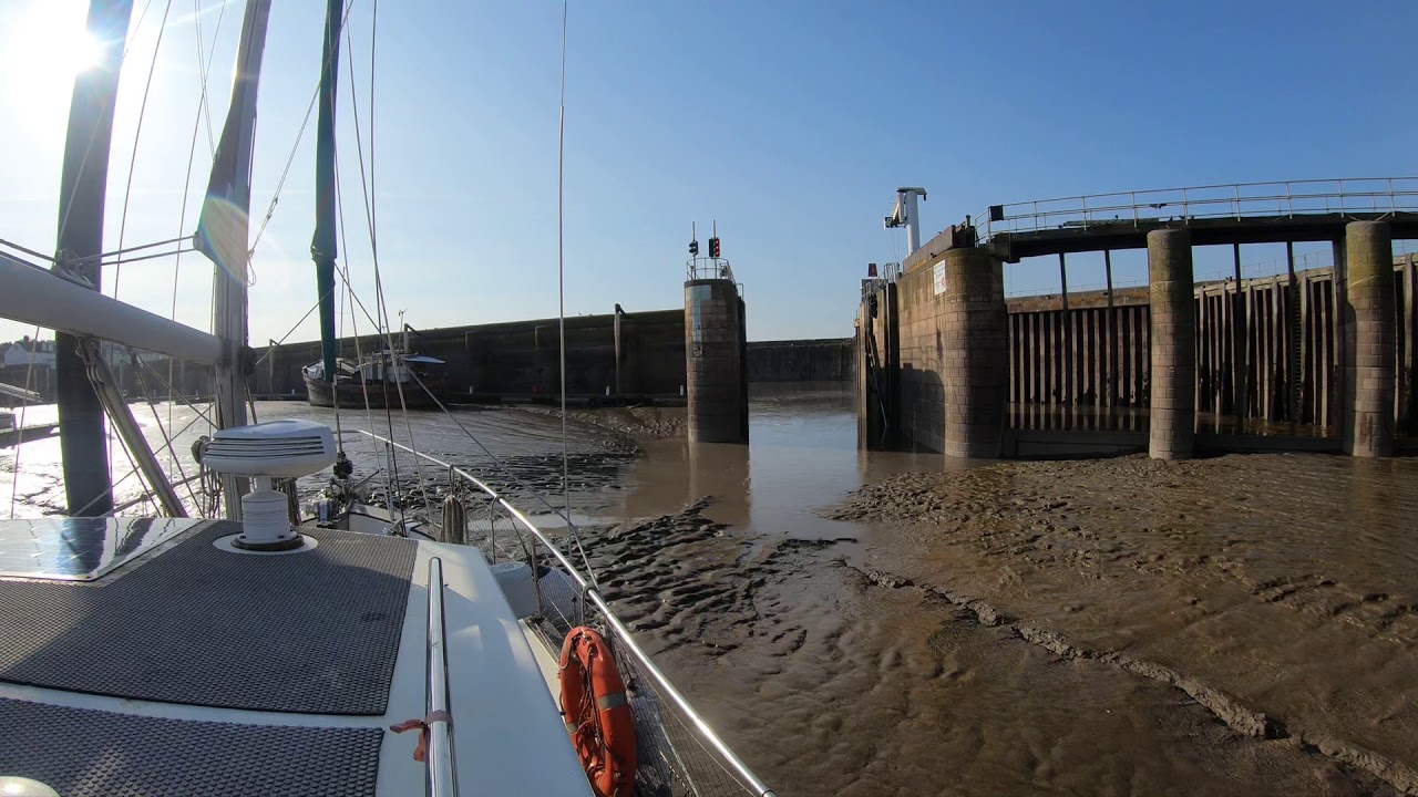 Watchet Harbour, England fills with 7 metres of tide in 49 seconds. #timelapse  #shorts