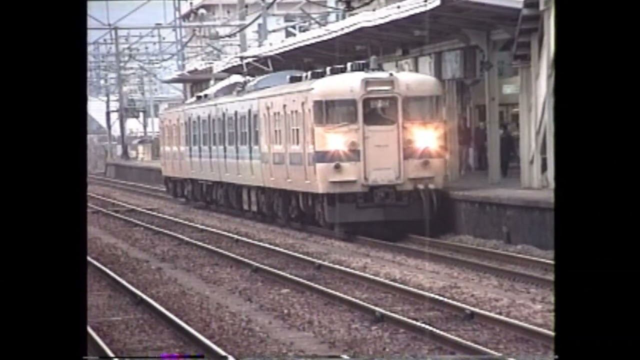 両端に非冷房クハを組み込んだ広島地区の 115系