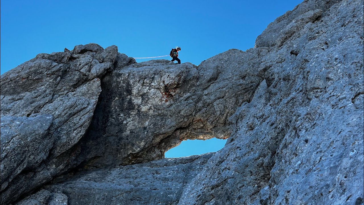 Voie du trou + Trav de la pointe perc&eacute;e (ARAVIS)