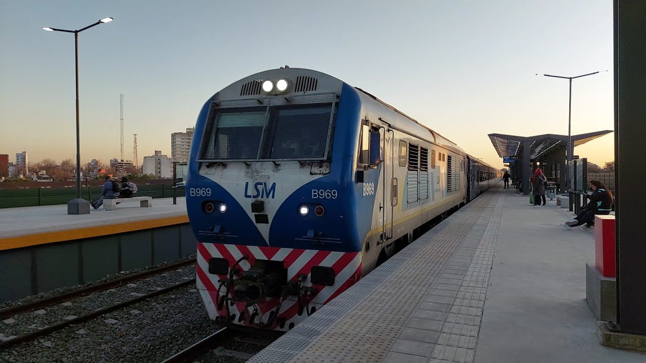 CSR SDD7 B969 + Formaci&oacute;n 13 vac&iacute;a por La Paternal. -L&iacute;nea San Martin-