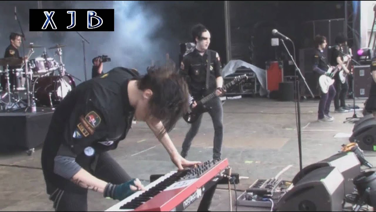 The Birthday Massacre - Shiver ( live mera luna ).mp4