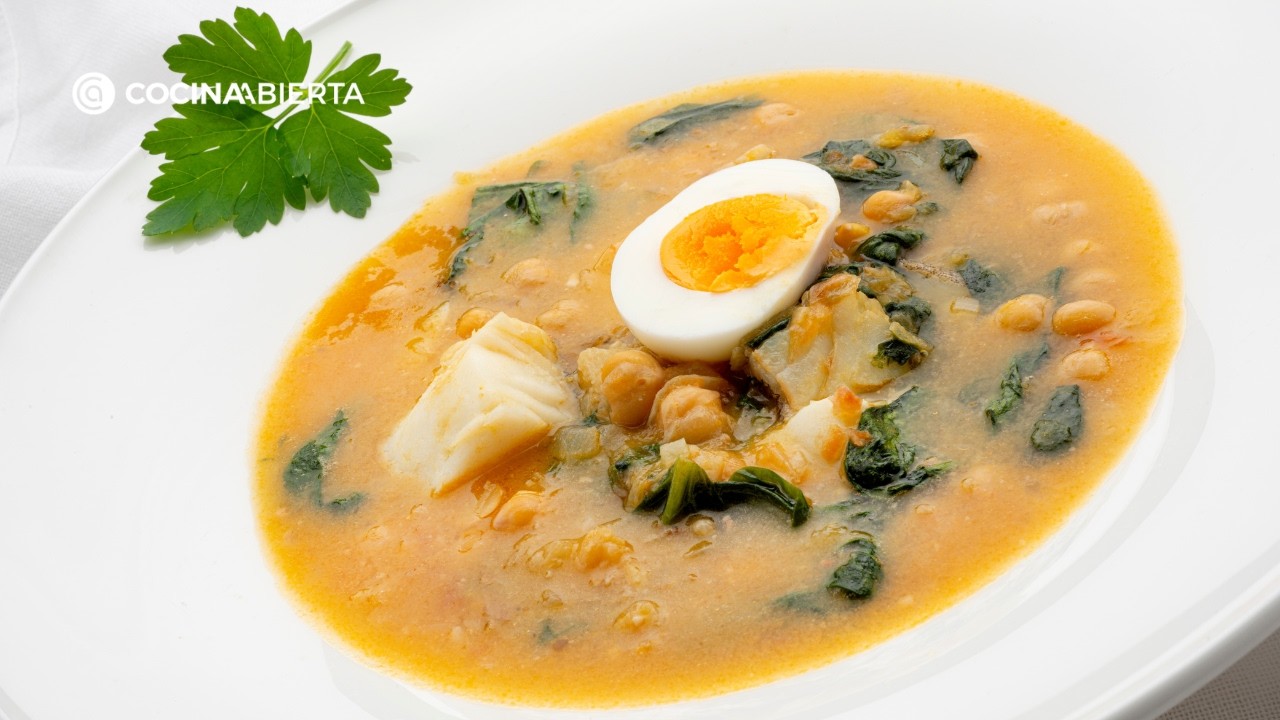Potaje de garbanzos con bacalao 🥘 receta tradicional de Karlos Argui&ntilde;ano