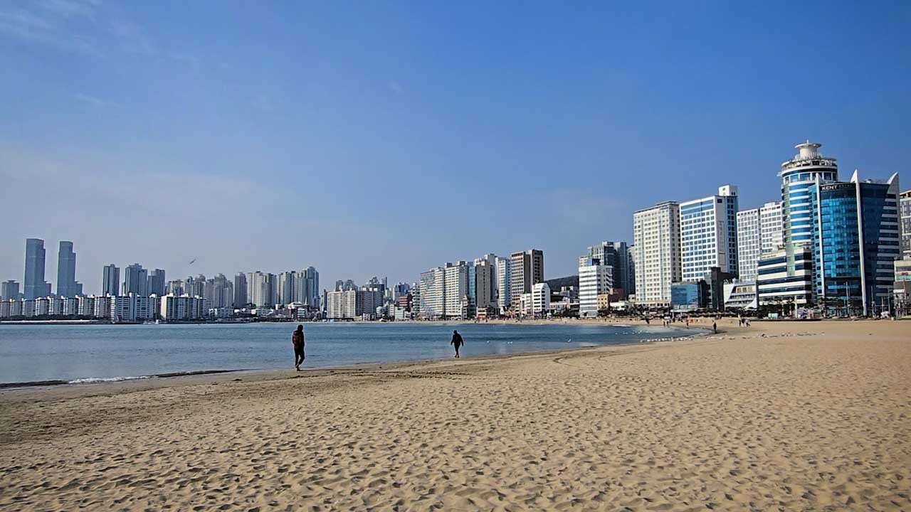 Real Busan Local Life: Gwangalli Beach Walking in 4K