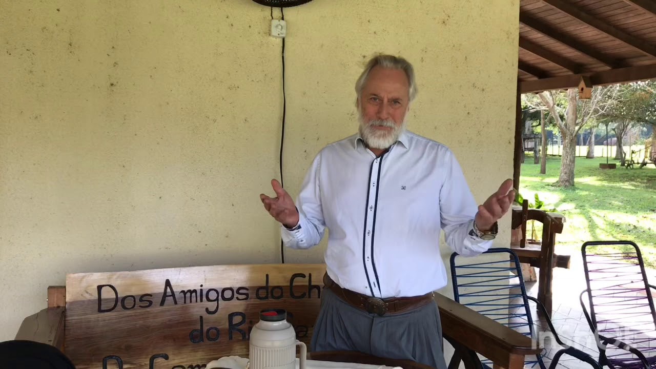 Mano Lima fala sobre o lenço