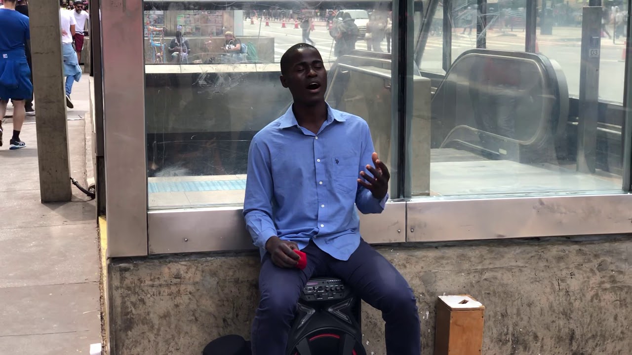 Leandro Silva Na- Avenida Paulista Emociona P&uacute;blico Ao Cantar Aleluia