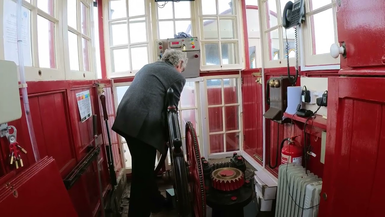 The Saltburn Cliff Lift how it works balancing the weight with water