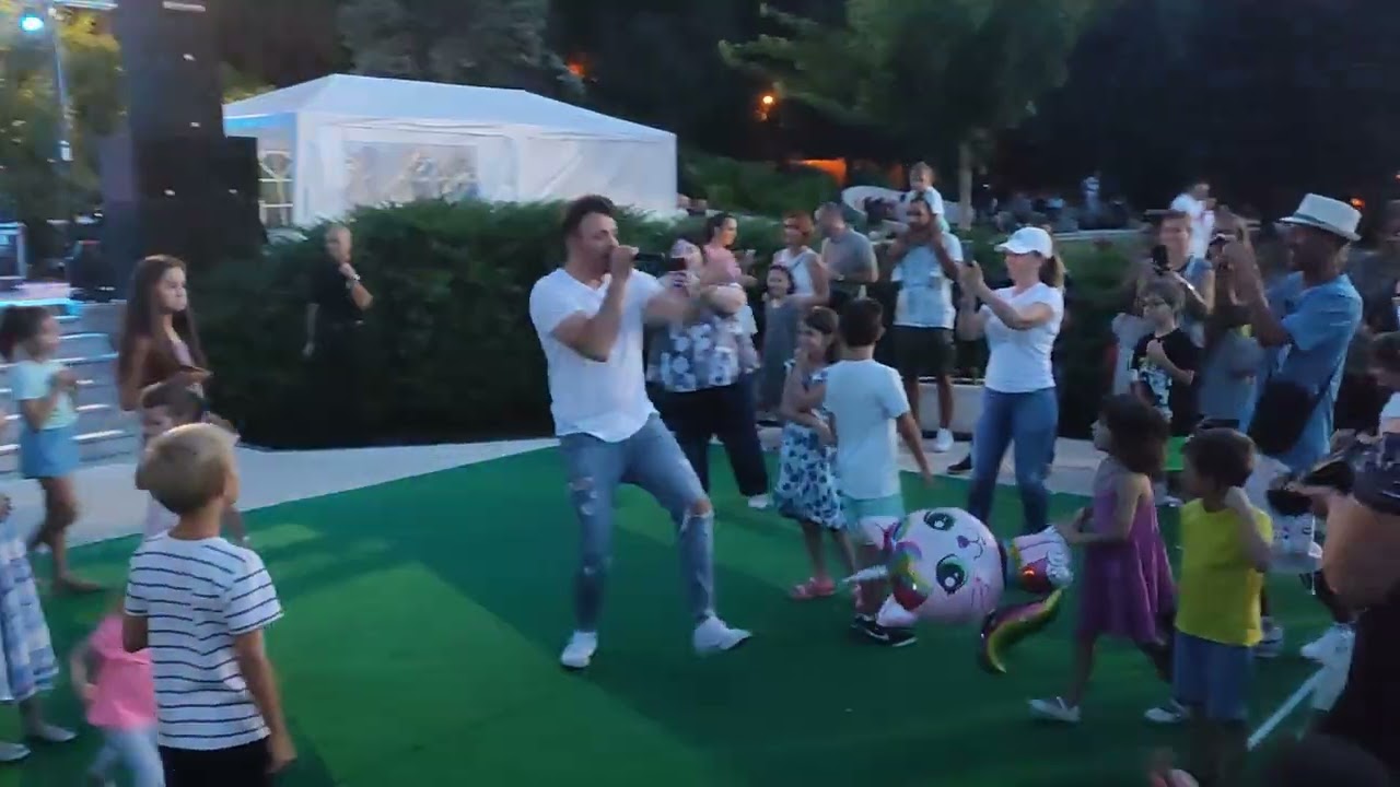 Daniel Kajmakovski i Blackberries band Niska Banja 2022 pocetak koncerta