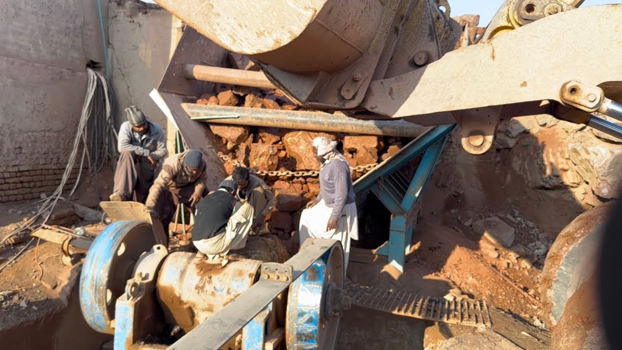 Dangerous Hopper Jam | Worker Breaks Giant Stones with Hammer & Steel Rod”