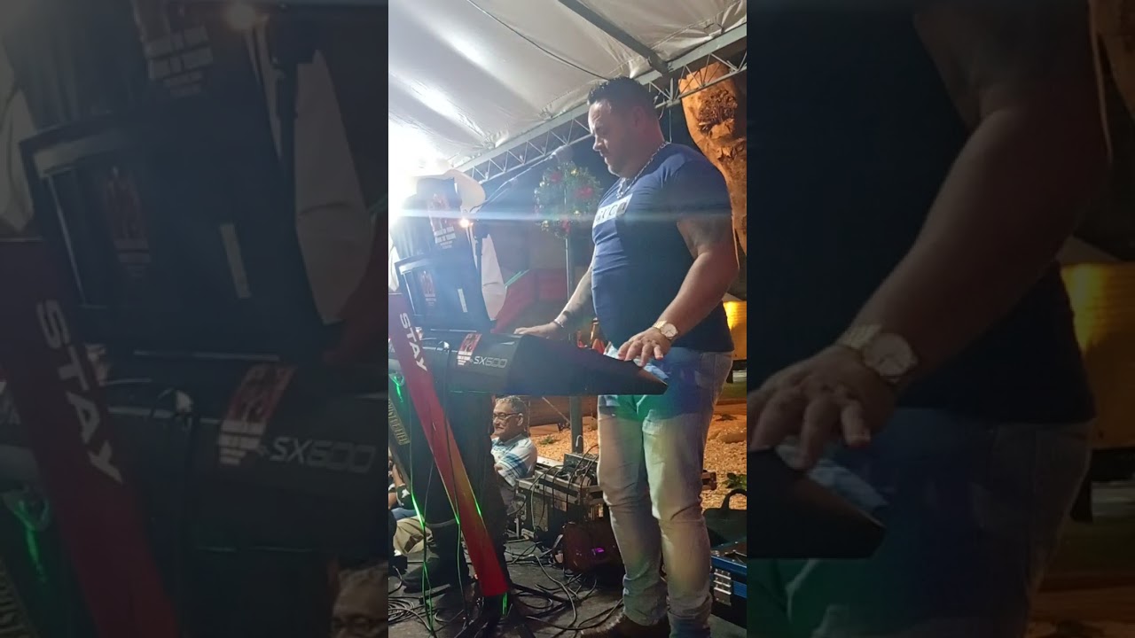 Tubarão do forró na praça de Caxambu muito top praça lotada