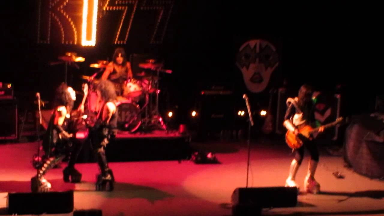 120613 822 KISS Alive! NYC Strutter