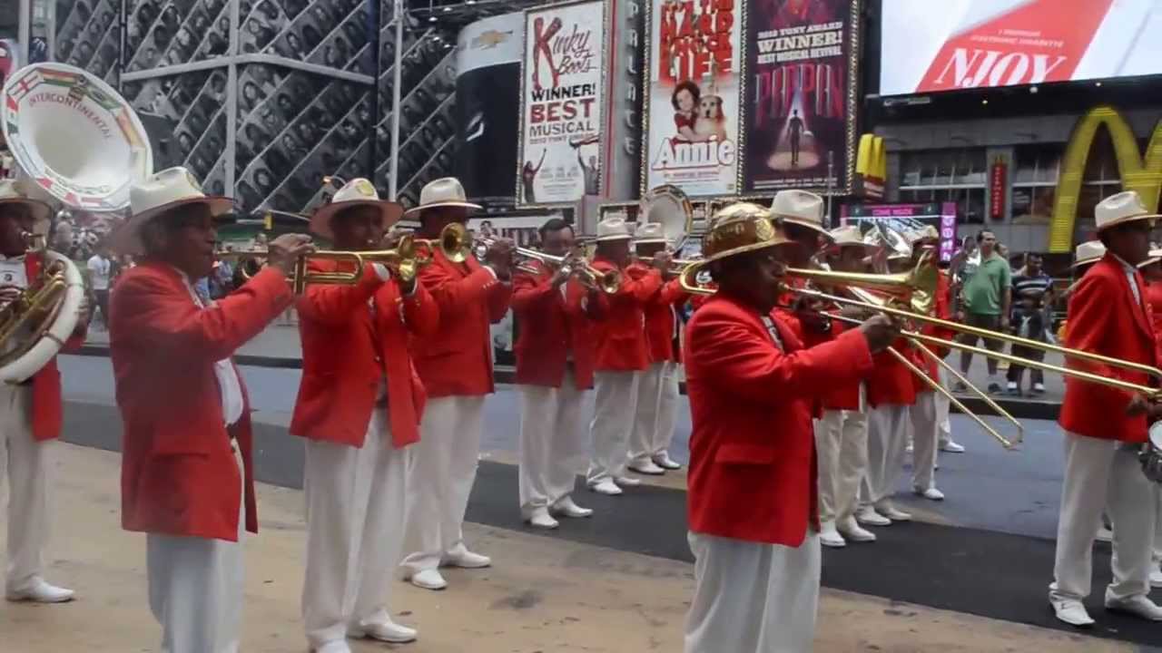 INTERCONTINENTAL POOPO EN TIMES SQUARE-NEW YORK, EEUU 02-09-2013