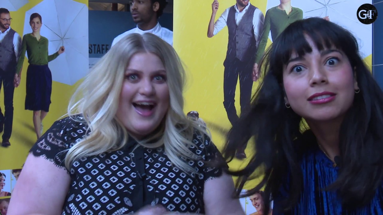 ESMEE VAN KAMPEN in een oranje bruidsjurk in Gek van Oranje - interview