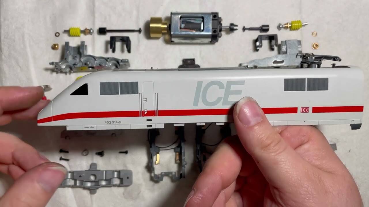 Roco ICE 402 014-5 - Drehgestell mit defektem Achslager w&auml;hrend Hauptuntersuchung (MBWS Short #082)