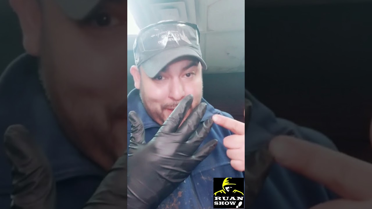 Reparando las botas del soldador