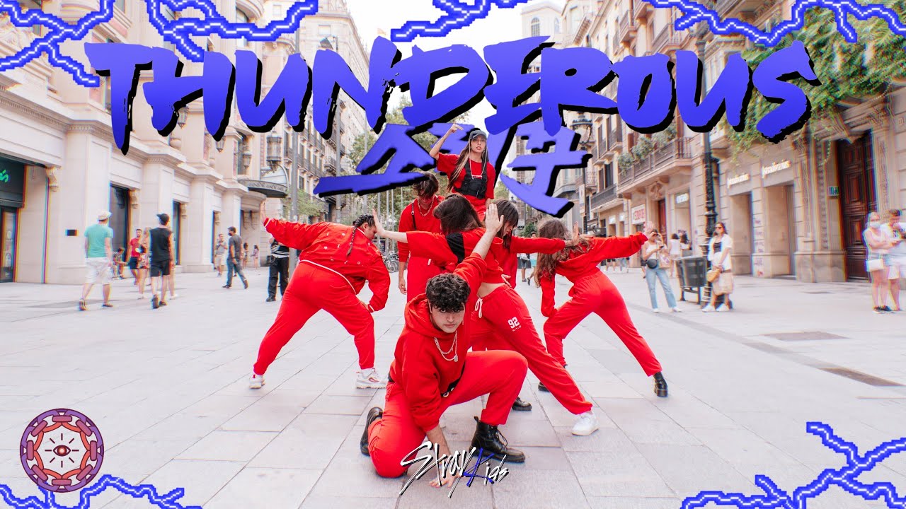 [KPOP IN PUBLIC] Stray Kids - THUNDEROUS 