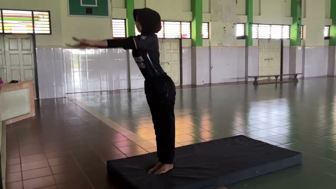 roll depan  awalan bulat berdiri