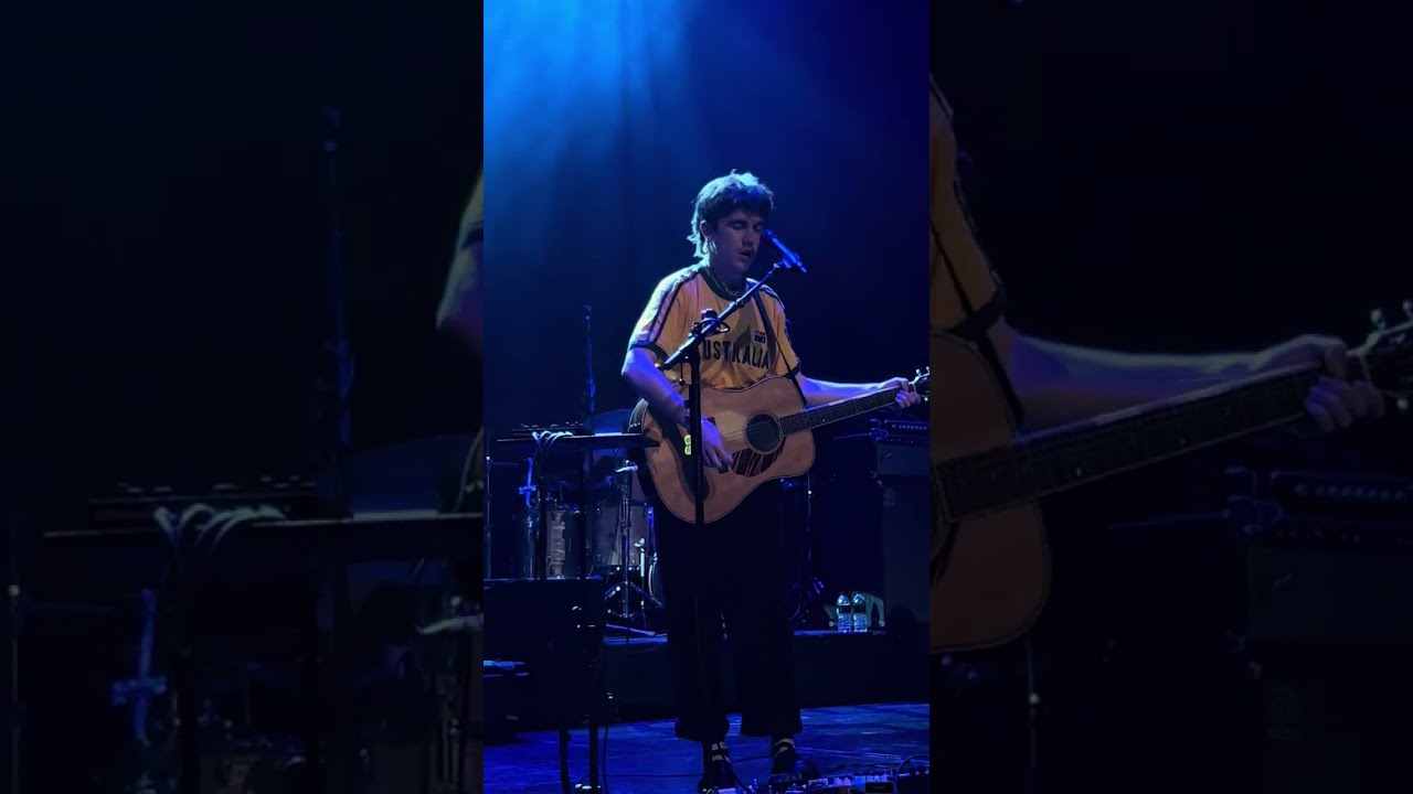 Listen to Your Friends (Live) - Declan McKenna
