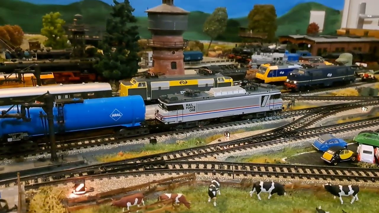 Marklin 1828 Rail Force One 39722 en Roco 193 RFO op Zolderspoorbaan 