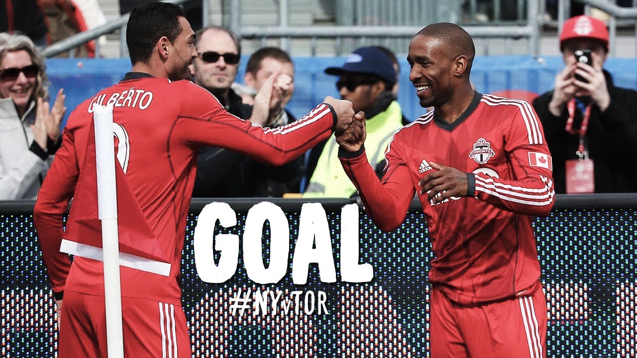 GOAL: Jermain Defoe with a world class finish from Oduro's pass