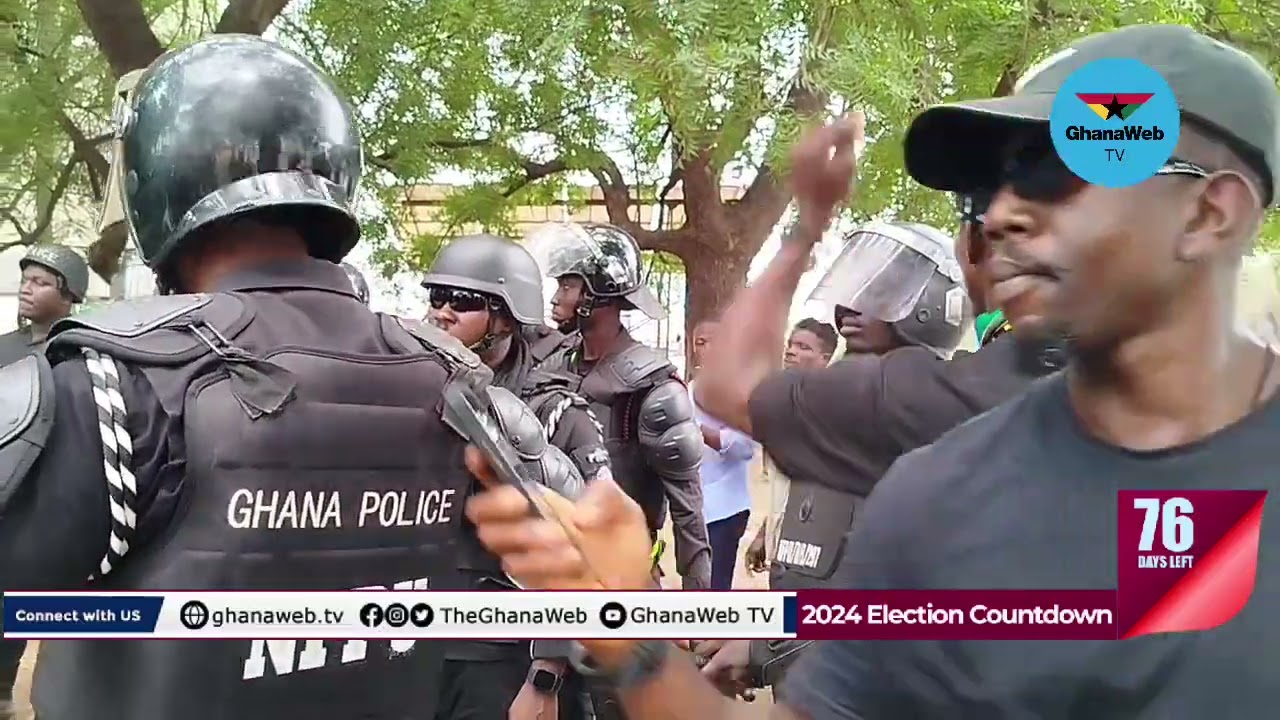#OccupyJulorbiHouse Demo: Police tow protesters of Democracy Hub public address system van